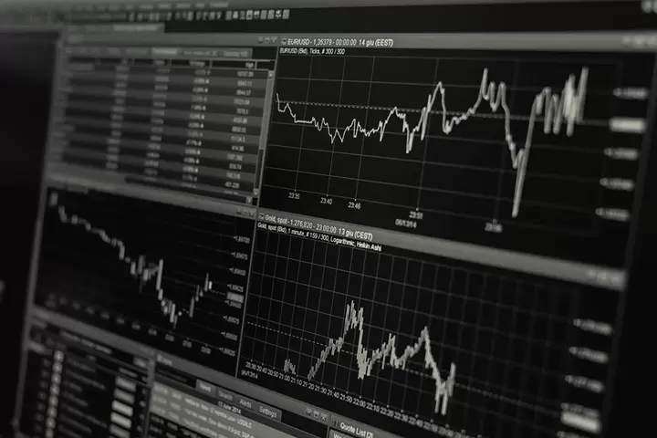 Acompanhe a evolução das moedas estrangeiras através dos nossos gráficos em tempo real.